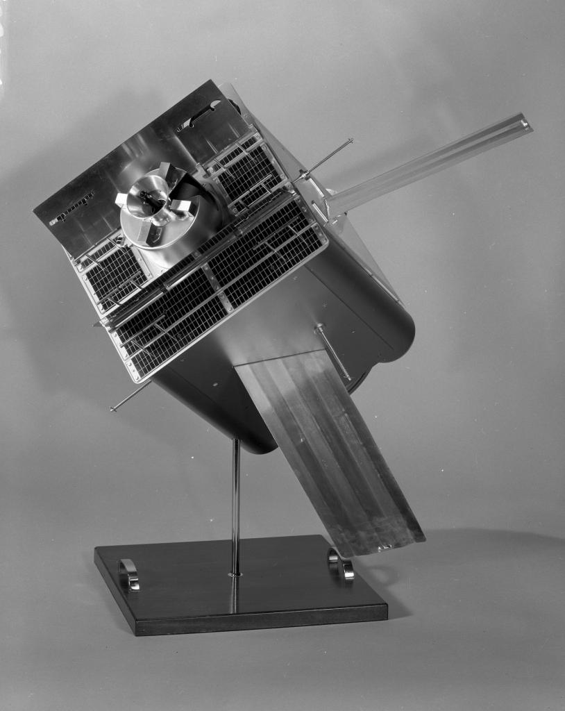 Mars probe prototype design, this concept would be used later for the Apollo mission. Photo is from June 10, 1959.